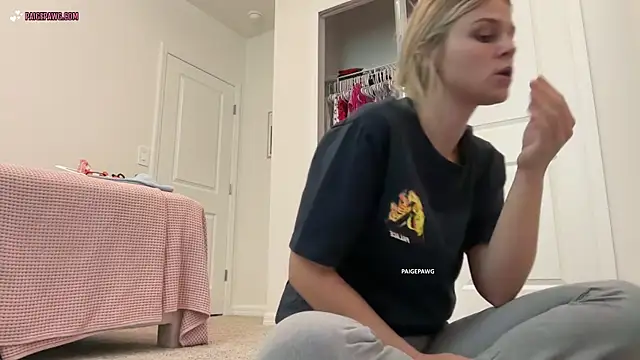 PaigePawg online show from 11/01/25, 04:53