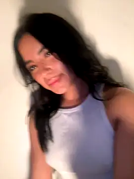 Snapshot of Emily-14 chatting on 10/26/25, 02:28 Emily-14 online show from 10/26/25, 02:28