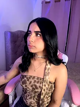 Snapshot of Emily-14 chatting on 11/15/25, 04:10 Emily-14 online show from 11/15/25, 04:10