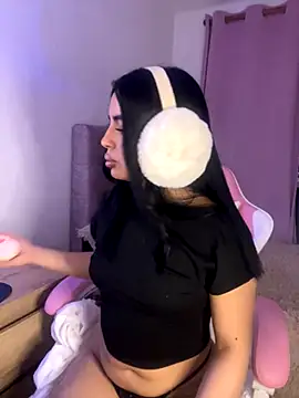 Snapshot of Emily-14 chatting on 11/27/25, 04:03 Emily-14 online show from 11/27/25, 04:03