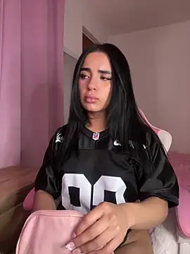 Snapshot of Emily-14 chatting on 12/17/25, 06:52 Emily-14 online show from 12/17/25, 06:52