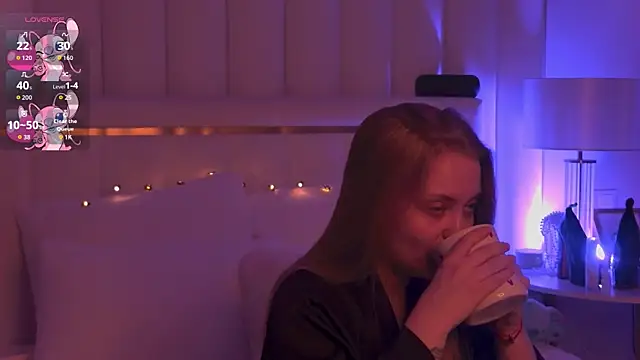 Snapshot of DorisHell chatting on 10/30/25, 02:57 DorisHell online show from 10/30/25, 02:57