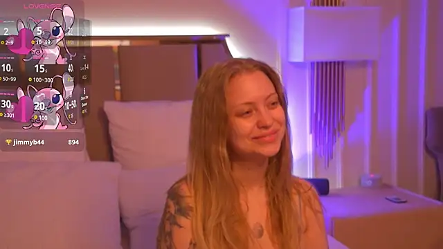 Snapshot of DorisHell chatting on 10/31/25, 04:13 DorisHell online show from 10/31/25, 04:13