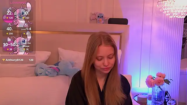 Snapshot of DorisHell chatting on 11/28/25, 12:13 DorisHell online show from 11/28/25, 12:13