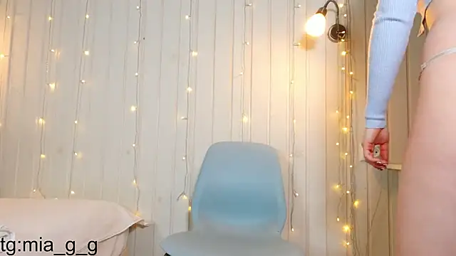 Mia Mia M online show from 10/30/25, 06:26