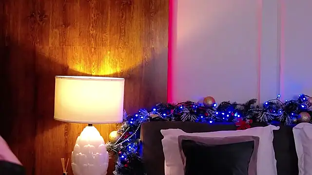 Snapshot of SkylerSpark chatting on 12/04/25, 08:28 SkylerSpark online show from 12/04/25, 08:28