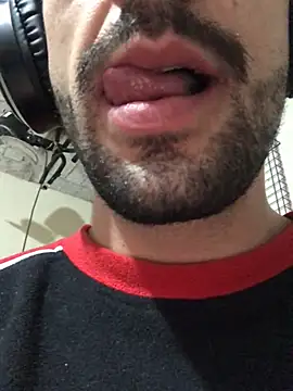 Snapshot of jolesin chatting on 12/23/24, 06:44 jolesin online show from 12/23/24, 06:44