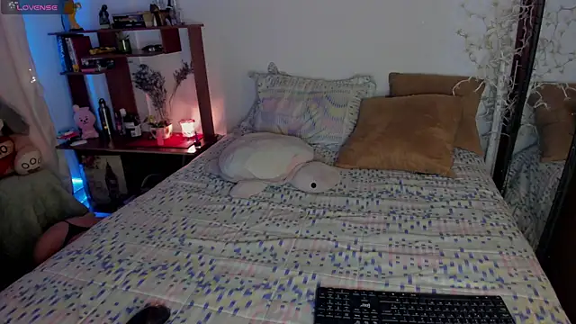 cuteweed420 online show from 10/04/25, 07:06