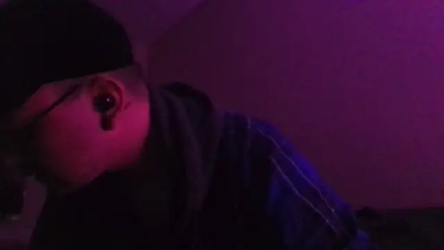 Snapshot of cmichaelxxx chatting on 12/18/24, 03:47 cmichaelxxx online show from 12/18/24, 03:47