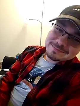 Snapshot of cmichaelxxx chatting on 01/11/25, 02:04 cmichaelxxx online show from 01/11/25, 02:04