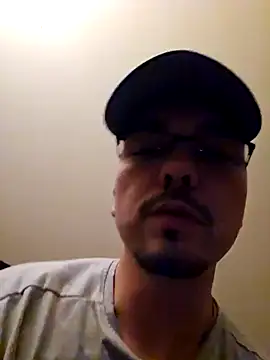 Snapshot of cmichaelxxx chatting on 01/12/25, 07:32 cmichaelxxx online show from 01/12/25, 07:32