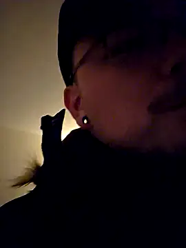 Snapshot of cmichaelxxx chatting on 03/21/25, 12:07 cmichaelxxx online show from 03/21/25, 12:07