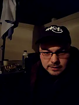 Snapshot of cmichaelxxx chatting on 03/21/25, 07:22 cmichaelxxx online show from 03/21/25, 07:22