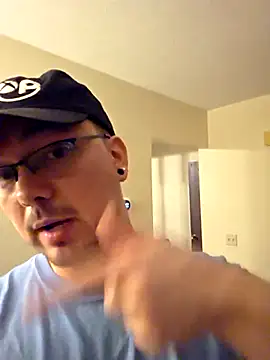 Snapshot of cmichaelxxx chatting on 03/21/25, 10:28 cmichaelxxx online show from 03/21/25, 10:28