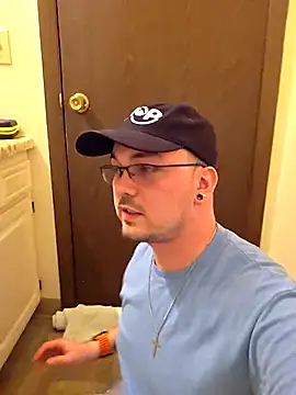 Snapshot of cmichaelxxx chatting on 03/21/25, 06:51 cmichaelxxx online show from 03/21/25, 06:51