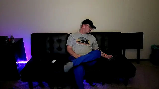 Snapshot of cmichaelxxx chatting on 10/12/25, 01:15 cmichaelxxx online show from 10/12/25, 01:15