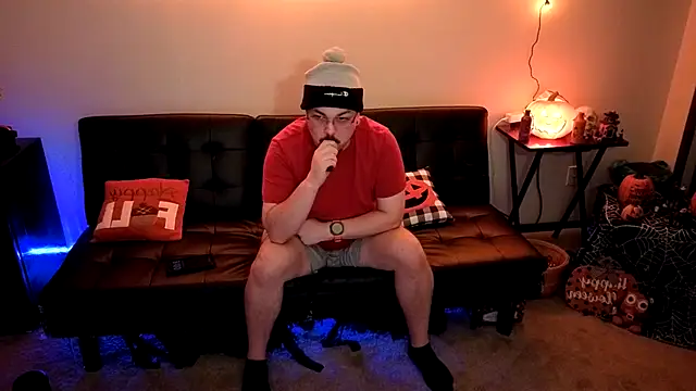 Snapshot of cmichaelxxx chatting on 10/17/25, 12:01 cmichaelxxx online show from 10/17/25, 12:01