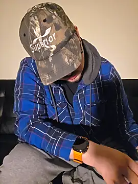 Snapshot of cmichaelxxx chatting on 11/16/25, 01:33 cmichaelxxx online show from 11/16/25, 01:33