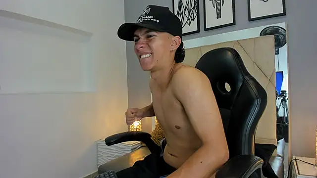 Snapshot of ricky_backus chatting on 10/12/25, 03:55 ricky backus online show from 10/12/25, 03:55