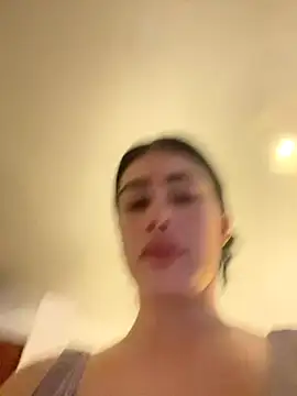 Snapshot of Sweet_and_caramel chatting on 11/08/25, 02:28 Sweet and caramel online show from 11/08/25, 02:28