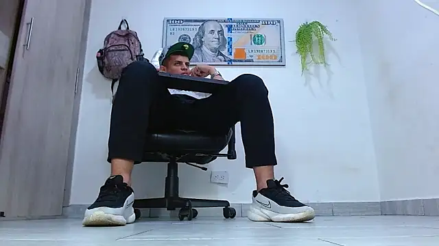 Snapshot of boss_of_cash chatting on 06/15/26, 04:09 boss of cash online show from 06/15/26, 04:09