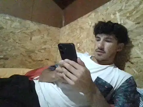 Snapshot of xxx-999 chatting on 03/22/25, 01:32 xxx-999 online show from 03/22/25, 01:32