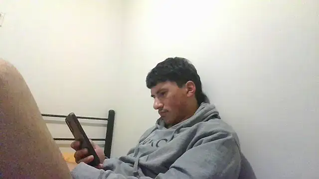 Snapshot of xxx-999 chatting on 09/26/25, 04:38 xxx-999 online show from 09/26/25, 04:38