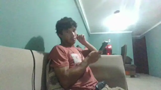 Snapshot of xxx-999 chatting on 12/04/25, 11:57 xxx-999 online show from 12/04/25, 11:57