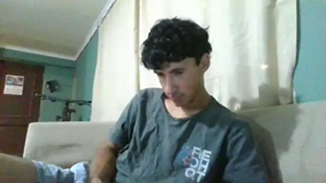 Snapshot of xxx-999 chatting on 12/19/25, 05:47 xxx-999 online show from 12/19/25, 05:47