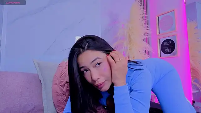 Chlooee   online show from 12/23/25, 01:47