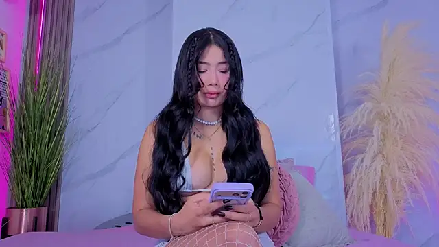 Chlooee   online show from 04/08/26, 01:49