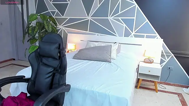 Snapshot of Lucifer_shadow chatting on 02/27/25, 02:43 Lucifer shadow online show from 02/27/25, 02:43