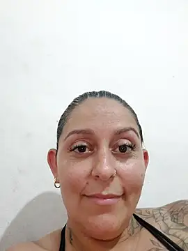 Snapshot of baixinhaloira chatting on 02/25/25, 01:41 baixinhaloira online show from 02/25/25, 01:41