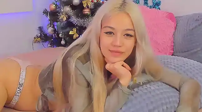Snapshot of STELLA_RICH chatting on 12/27/24, 12:39 STELLA RICH online show from 12/27/24, 12:39