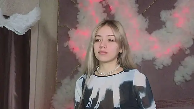 Snapshot of STELLA_RICH chatting on 02/21/25, 09:00 STELLA RICH online show from 02/21/25, 09:00