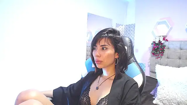 Summer Rosee online show from 12/17/24, 09:07