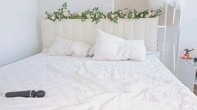 Snapshot of Akina_starr chatting on 11/08/25, 04:12 Akina starr online show from 11/08/25, 04:12