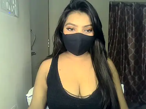 Snapshot of ishi_Beauty chatting on 10/26/25, 06:30 ishi Beauty online show from 10/26/25, 06:30