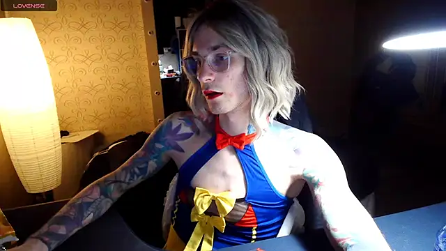 Julia dolls online show from 11/28/25, 07:16