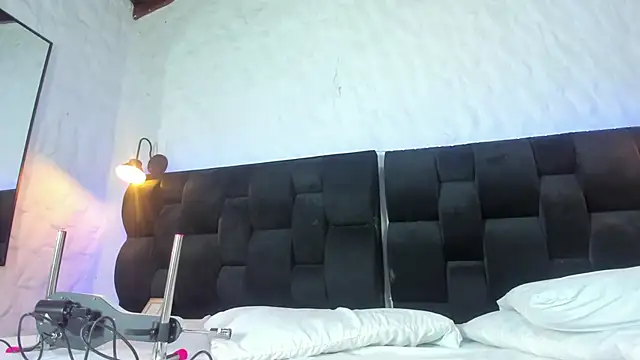 Camila  Gomez online show from 10/09/25, 12:25