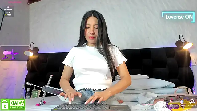 Camila  Gomez online show from 11/04/25, 12:37