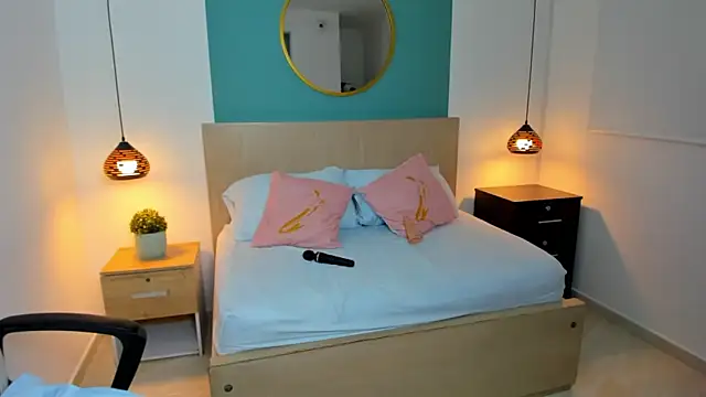 Snapshot of linda_rios_ chatting on 12/24/24, 08:27 linda rios online show from 12/24/24, 08:27