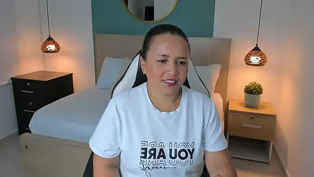 Snapshot of linda_rios_ chatting on 01/07/25, 07:06 linda rios online show from 01/07/25, 07:06