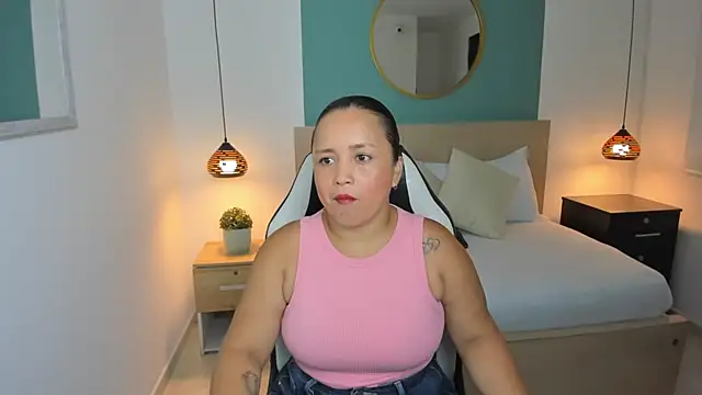 Snapshot of linda_rios_ chatting on 01/11/25, 06:54 linda rios online show from 01/11/25, 06:54