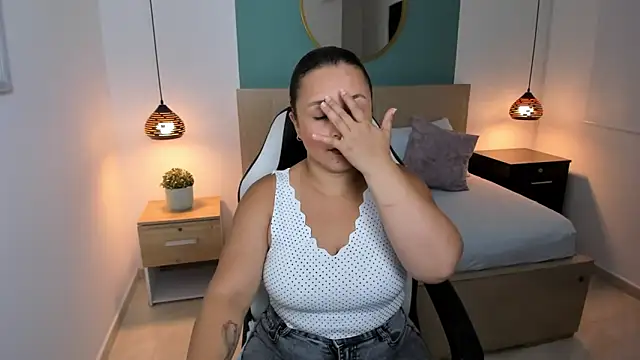 Snapshot of linda_rios_ chatting on 01/21/25, 07:06 linda rios online show from 01/21/25, 07:06