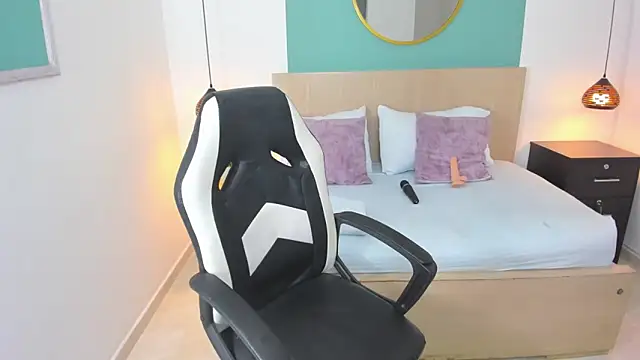 Snapshot of linda_rios_ chatting on 02/06/25, 02:11 linda rios online show from 02/06/25, 02:11