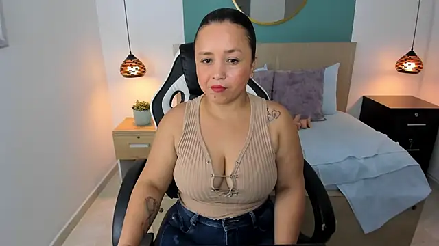 Snapshot of linda_rios_ chatting on 02/19/25, 07:05 linda rios online show from 02/19/25, 07:05