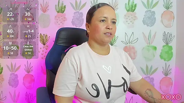 Snapshot of linda_rios_ chatting on 10/06/25, 07:33 linda rios online show from 10/06/25, 07:33