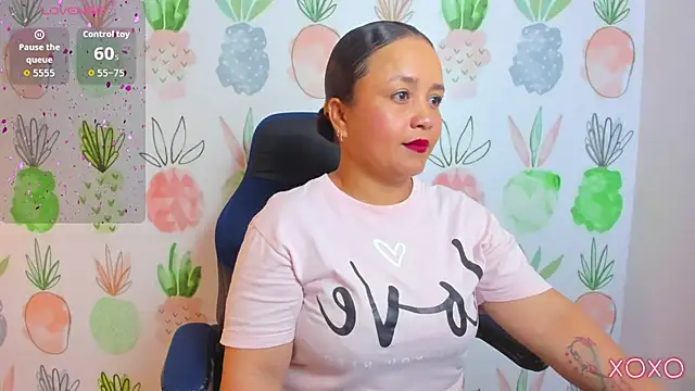 Snapshot of linda_rios_ chatting on 10/21/25, 07:14 linda rios online show from 10/21/25, 07:14