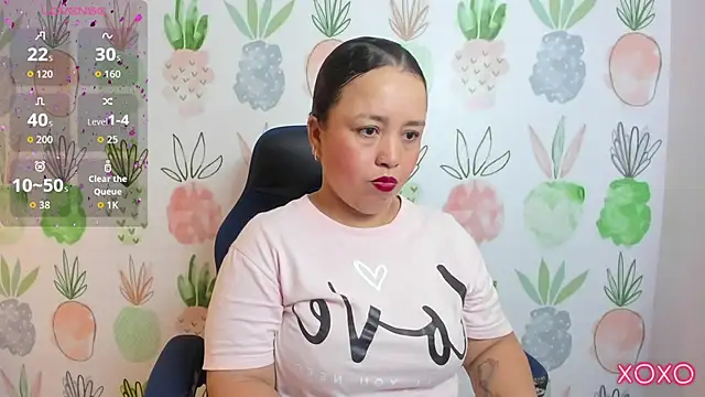 Snapshot of linda_rios_ chatting on 10/23/25, 07:23 linda rios online show from 10/23/25, 07:23